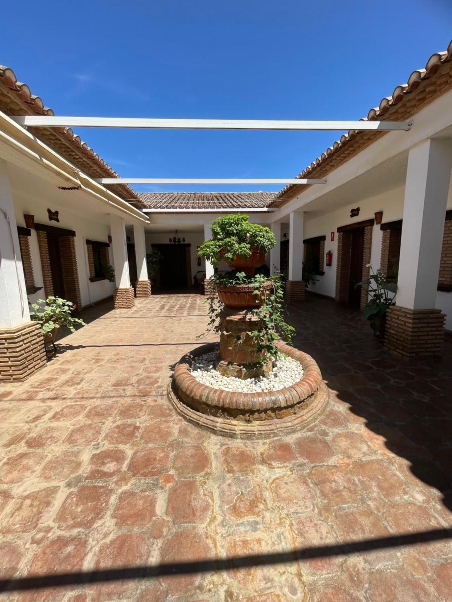 Hotel La Hacienda Del Marquesado Albunan Esterno foto